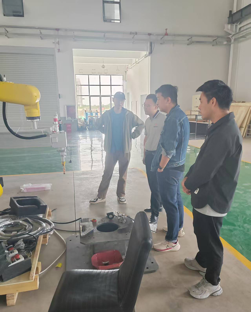 陜西法士特汽車傳動集團有限責任公司領導一行蒞臨西安國盛激光參觀交流